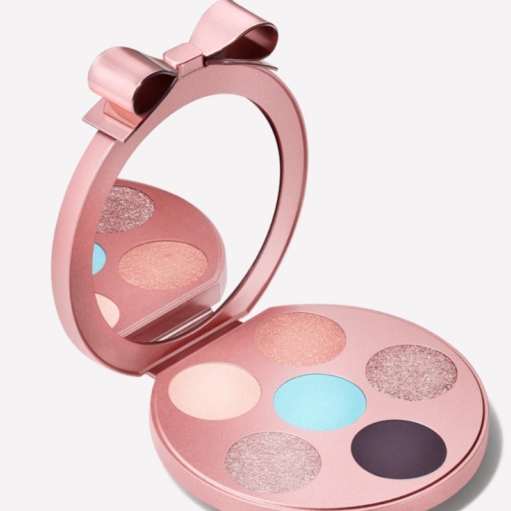 ”REGAL ROSÈ “ EYE LOVE SURPRISES “  limited edition ,MAC eye 6 shadow palette